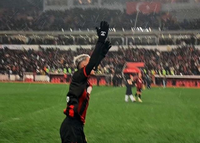 狂热！土耳其第五级别球队3万球迷现场助威打破纪录
