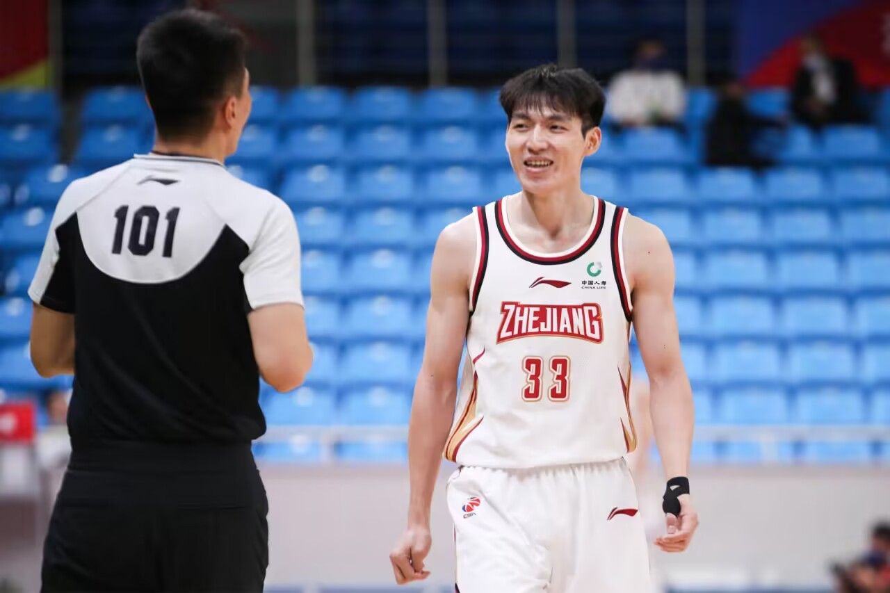 🏀CBA战报：萨姆纳54分10篮板7助攻仍输球，浙江132-125力克四川